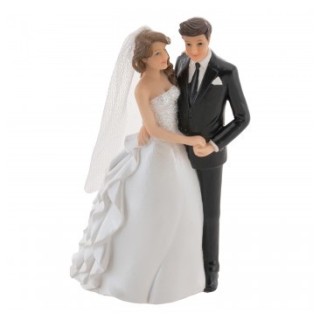Couple maries se tenant la main