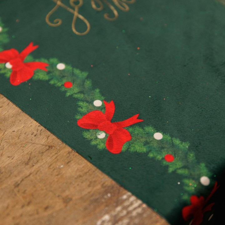 Chemin de table velours vert "Joyeux Noël" conte de noël - décoration de table de Noël