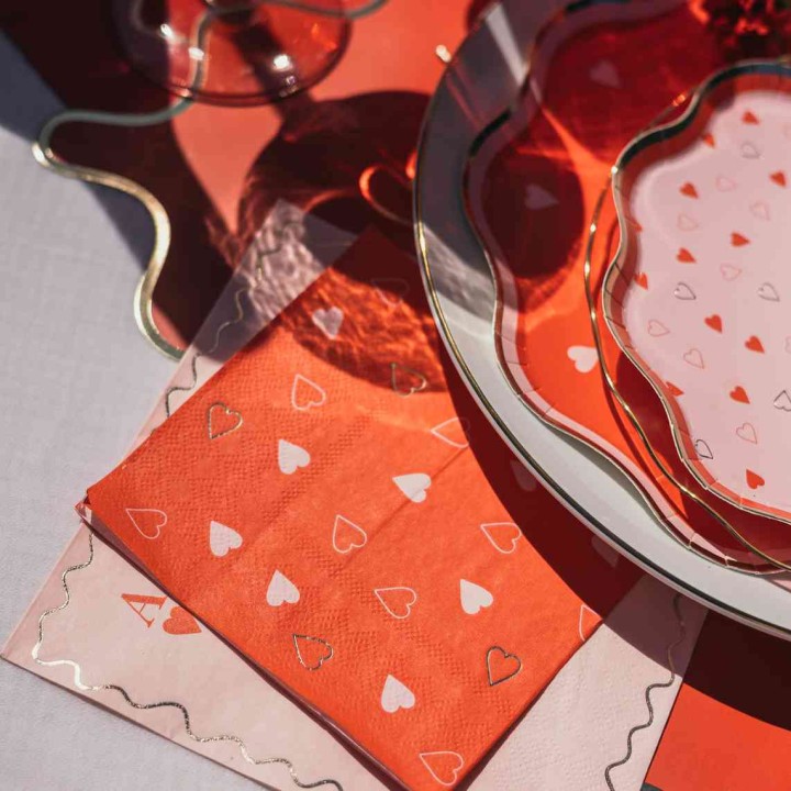 Serviettes cocktail Dame de Cœur x20 rouges avec cœurs - Décoration table