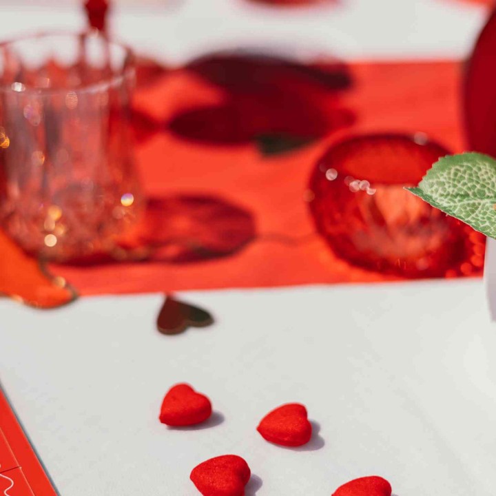 12 Cœurs Floqués Rouges 2 cm - Décoration festive