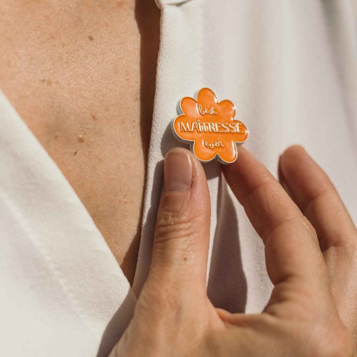 Pin’s Fleur Best Maîtresse Ever Orange - Cadeau Maîtresse